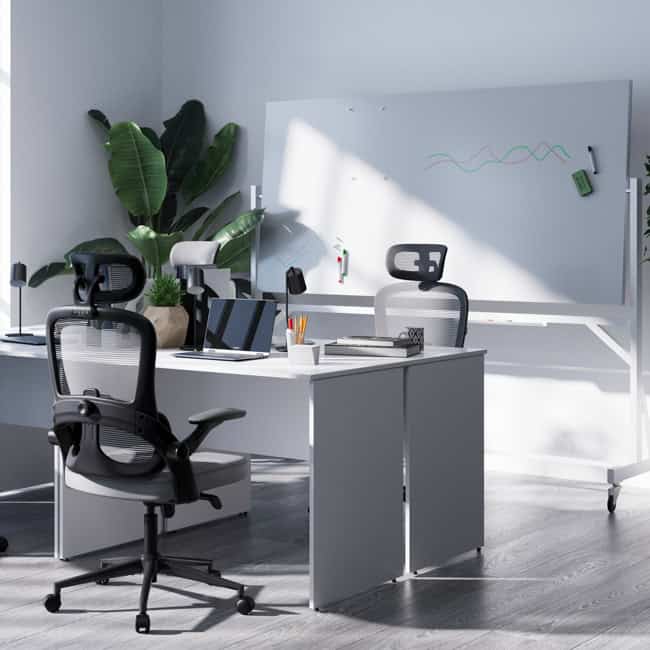 Stanowisko pracy w IT zaczyna się od siedzenia. Jak dobrze dobrać fotel do pracy przy komputerze?