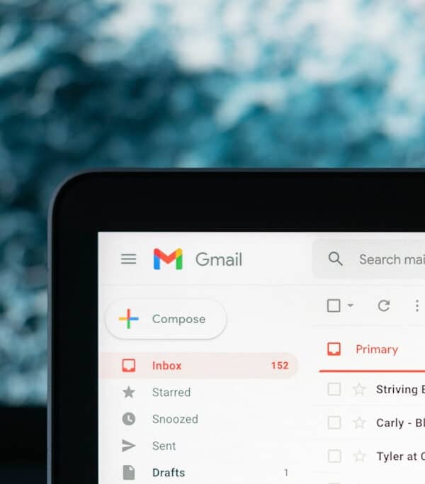 Jak wybrać pocztę email dla firmy? Poradnik dla początkujących