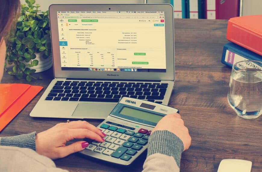 Jak wybrać model rozliczeń z software housem pracującym nad Twoim projektem IT?